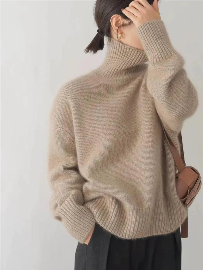Lea - Comfortable Turtleneck