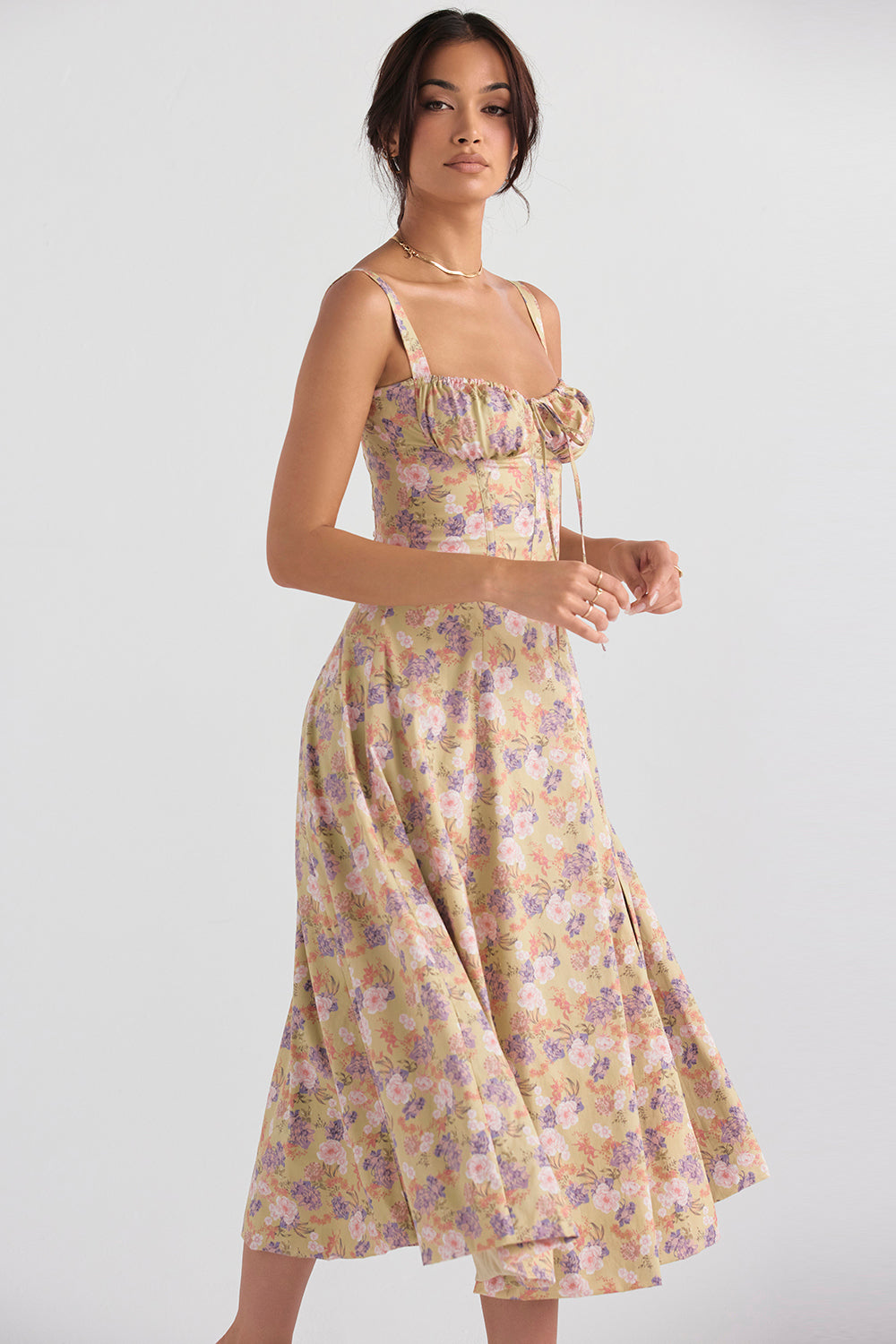 Waist-shaping dress