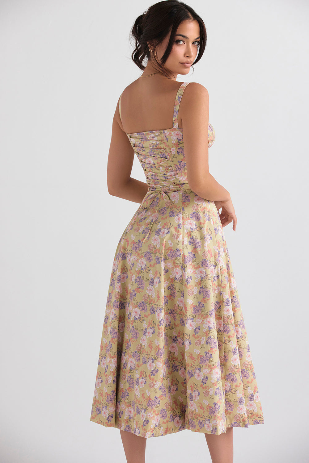 Waist-shaping dress
