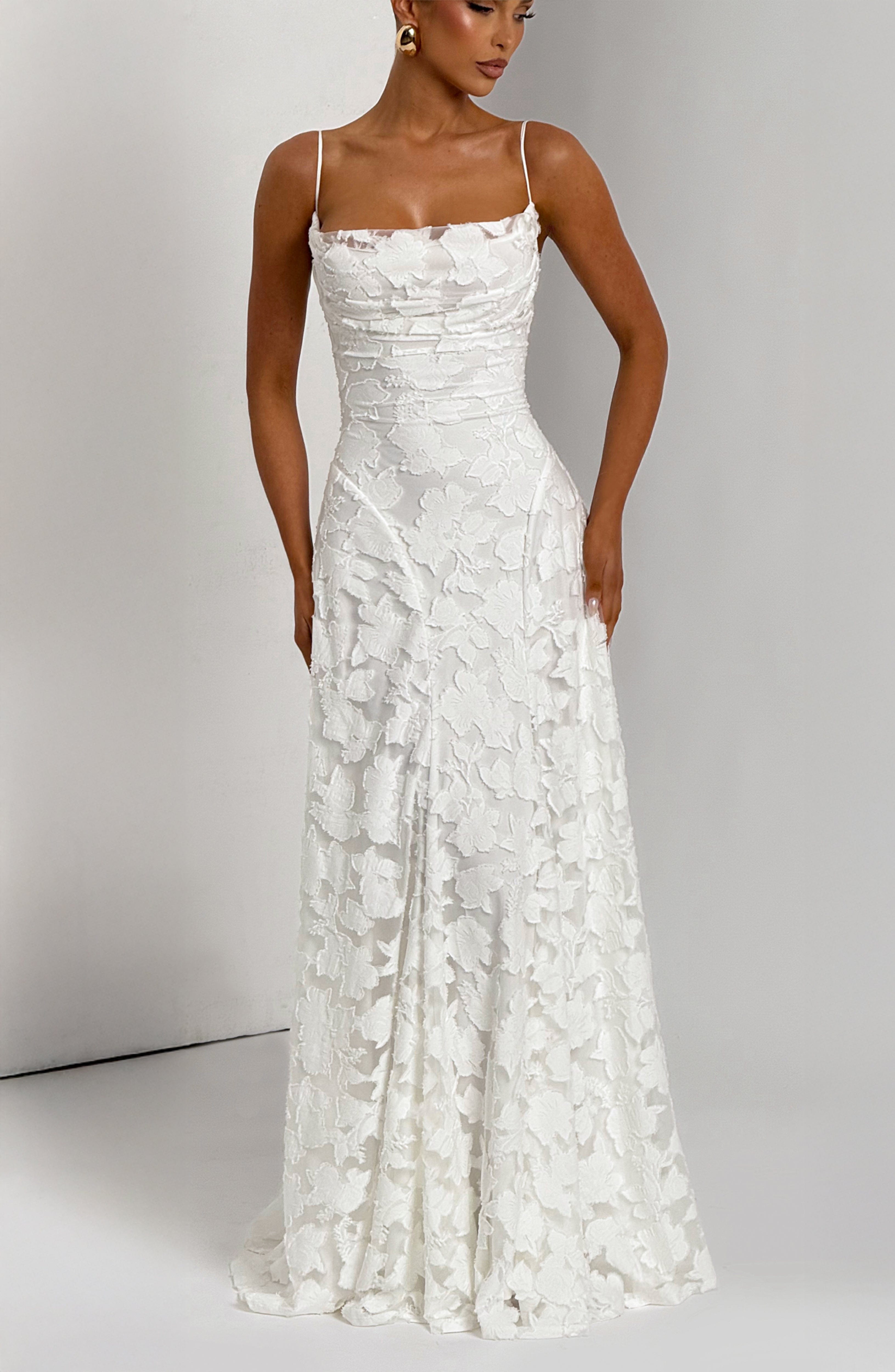 Laurina – Floral Lace Backless Gown