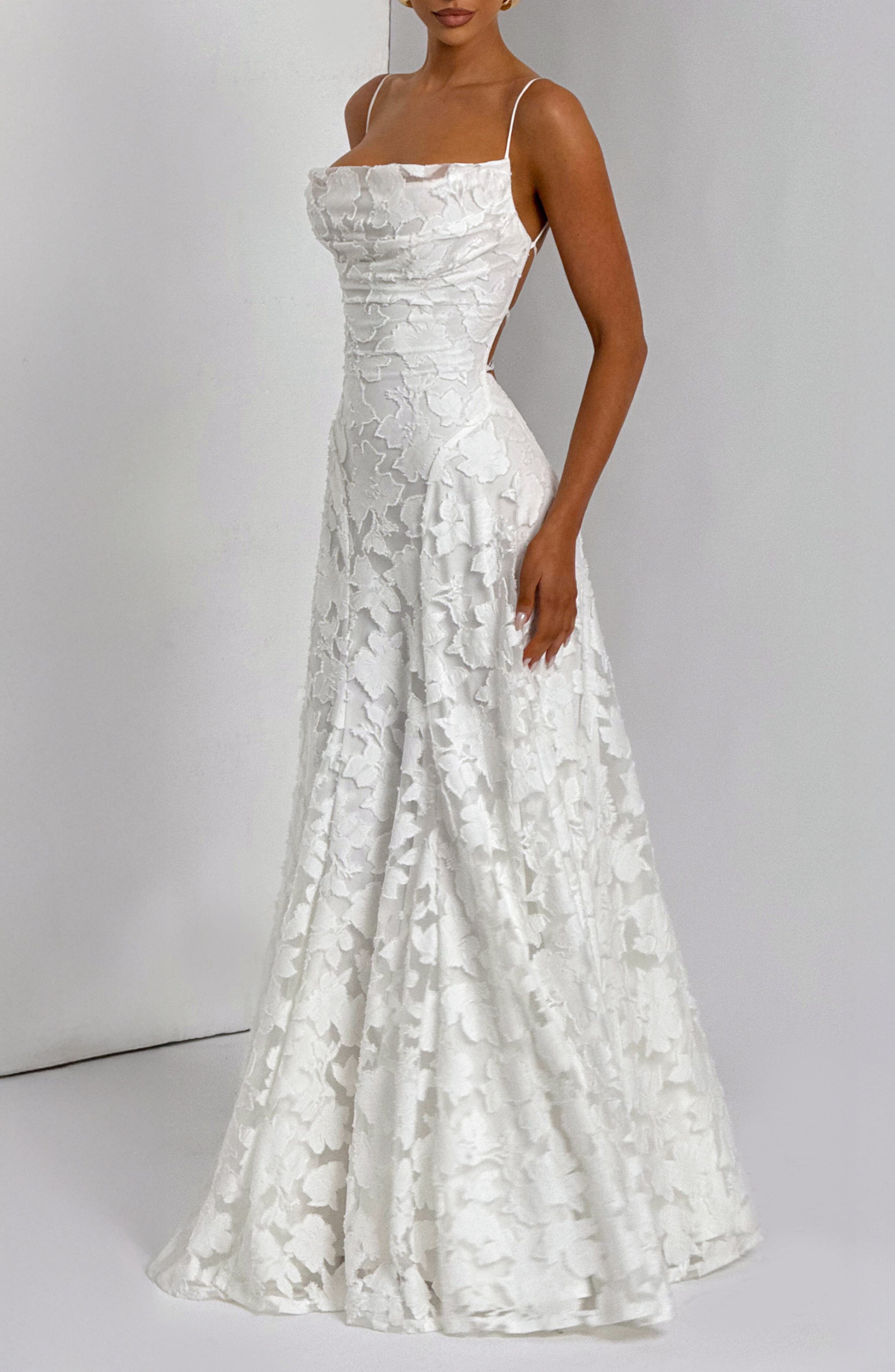 Laurina – Floral Lace Backless Gown