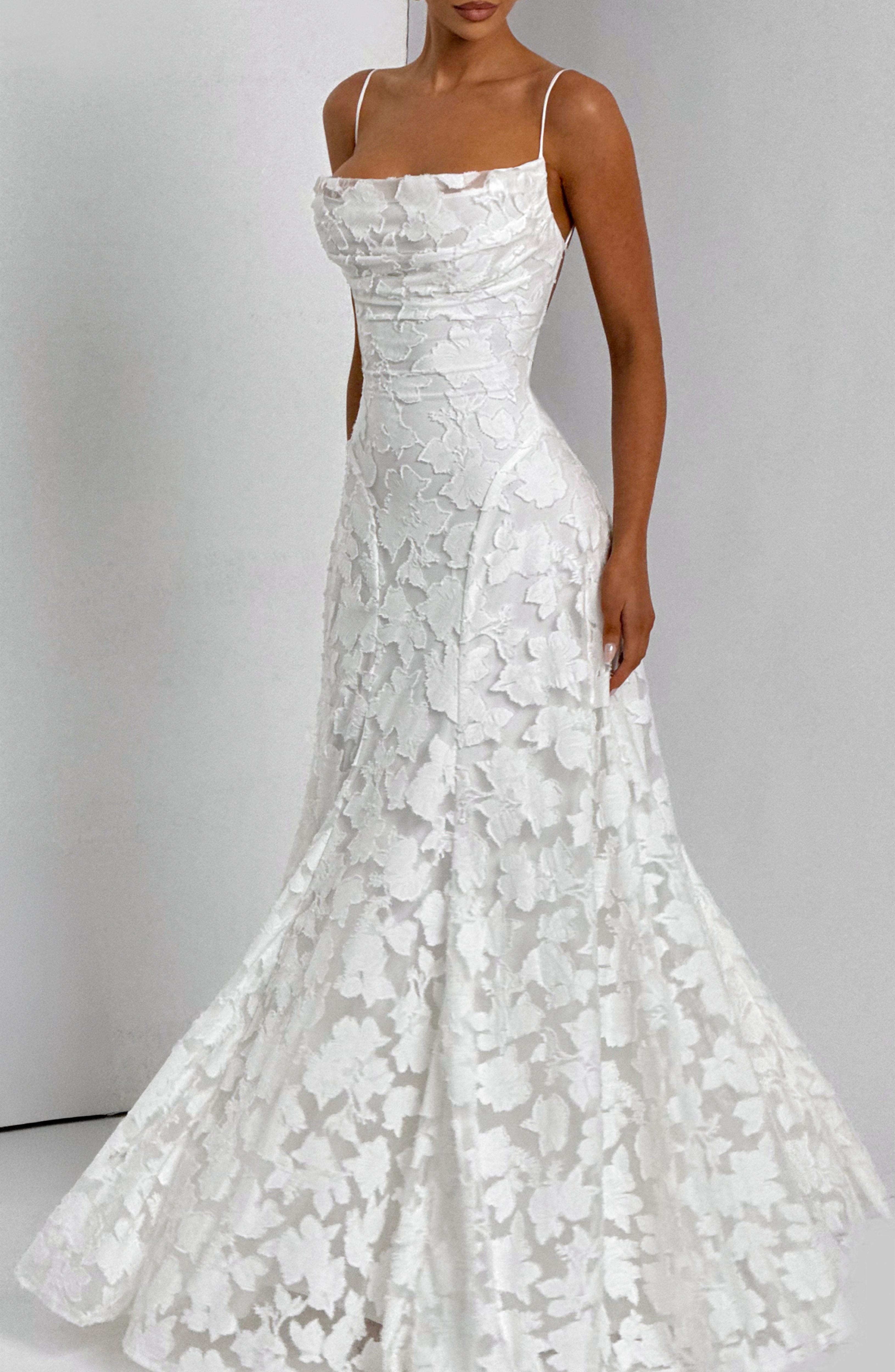 Laurina – Floral Lace Backless Gown