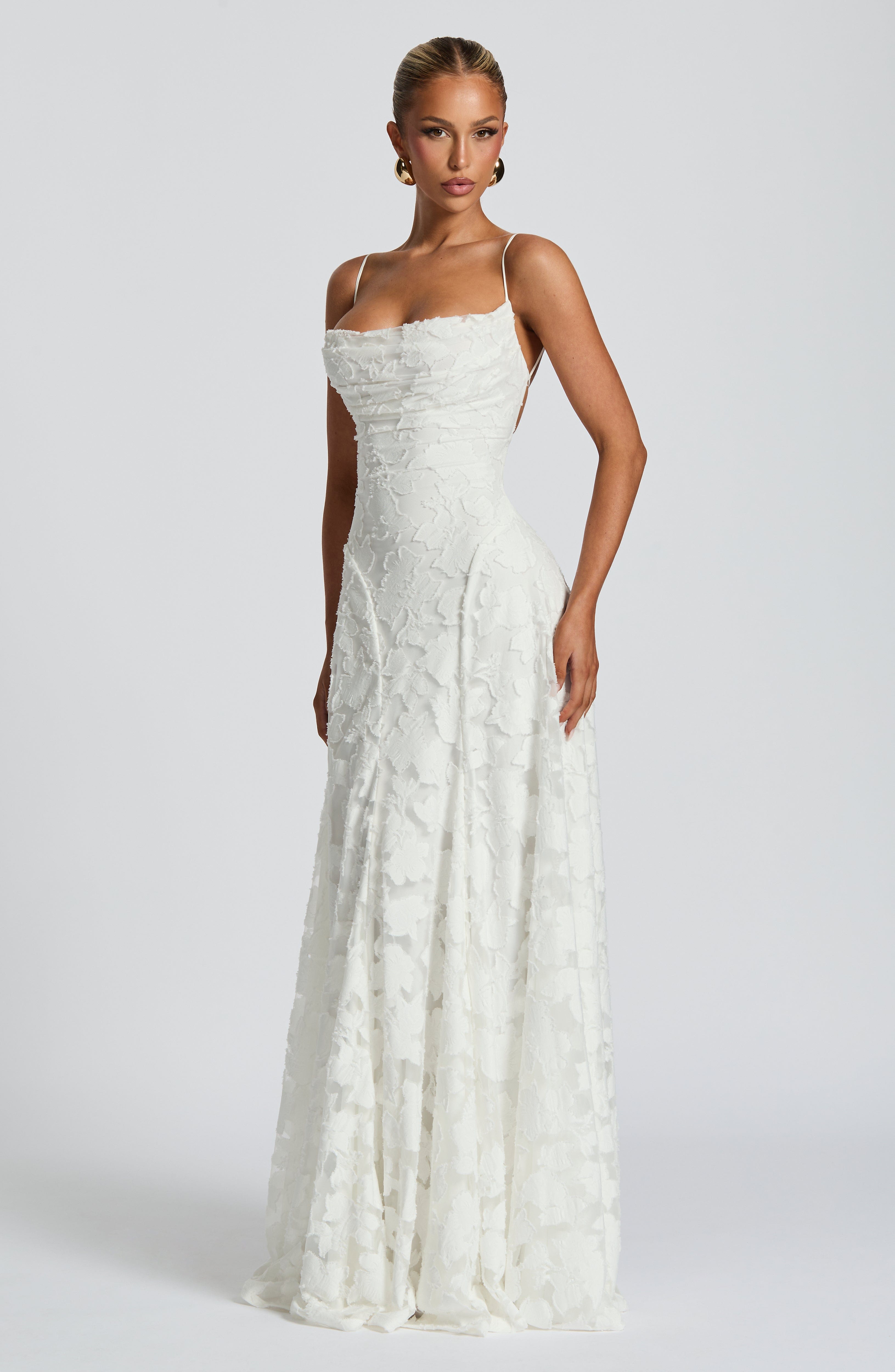 Laurina – Floral Lace Backless Gown