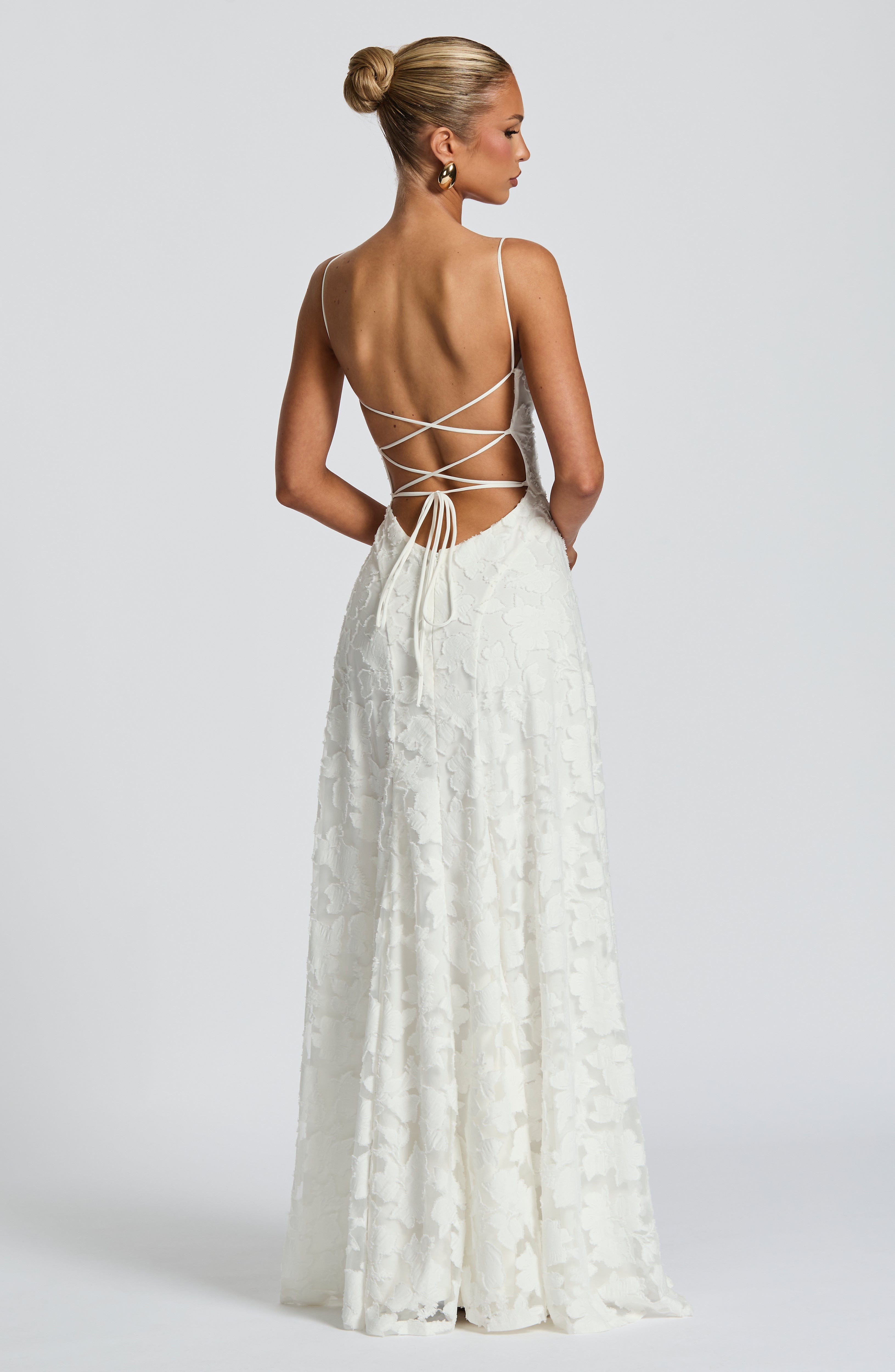 Laurina – Floral Lace Backless Gown