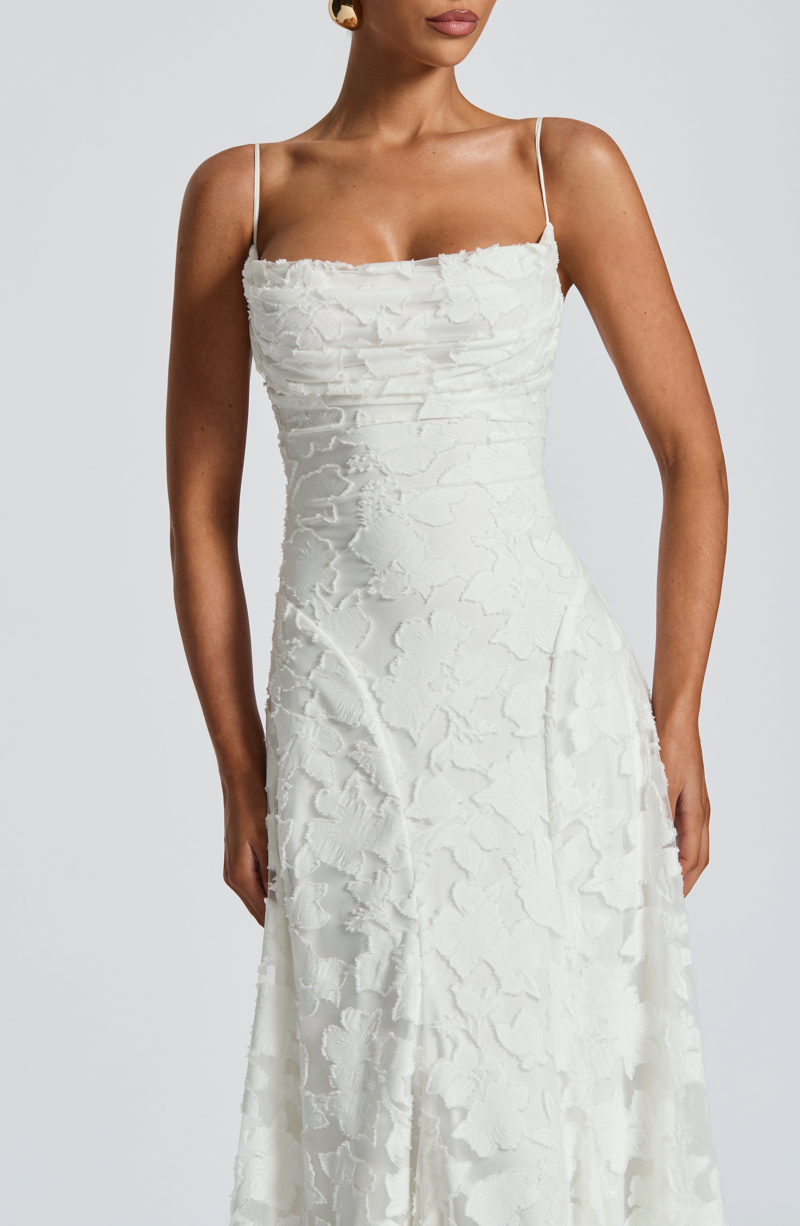 Laurina – Floral Lace Backless Gown