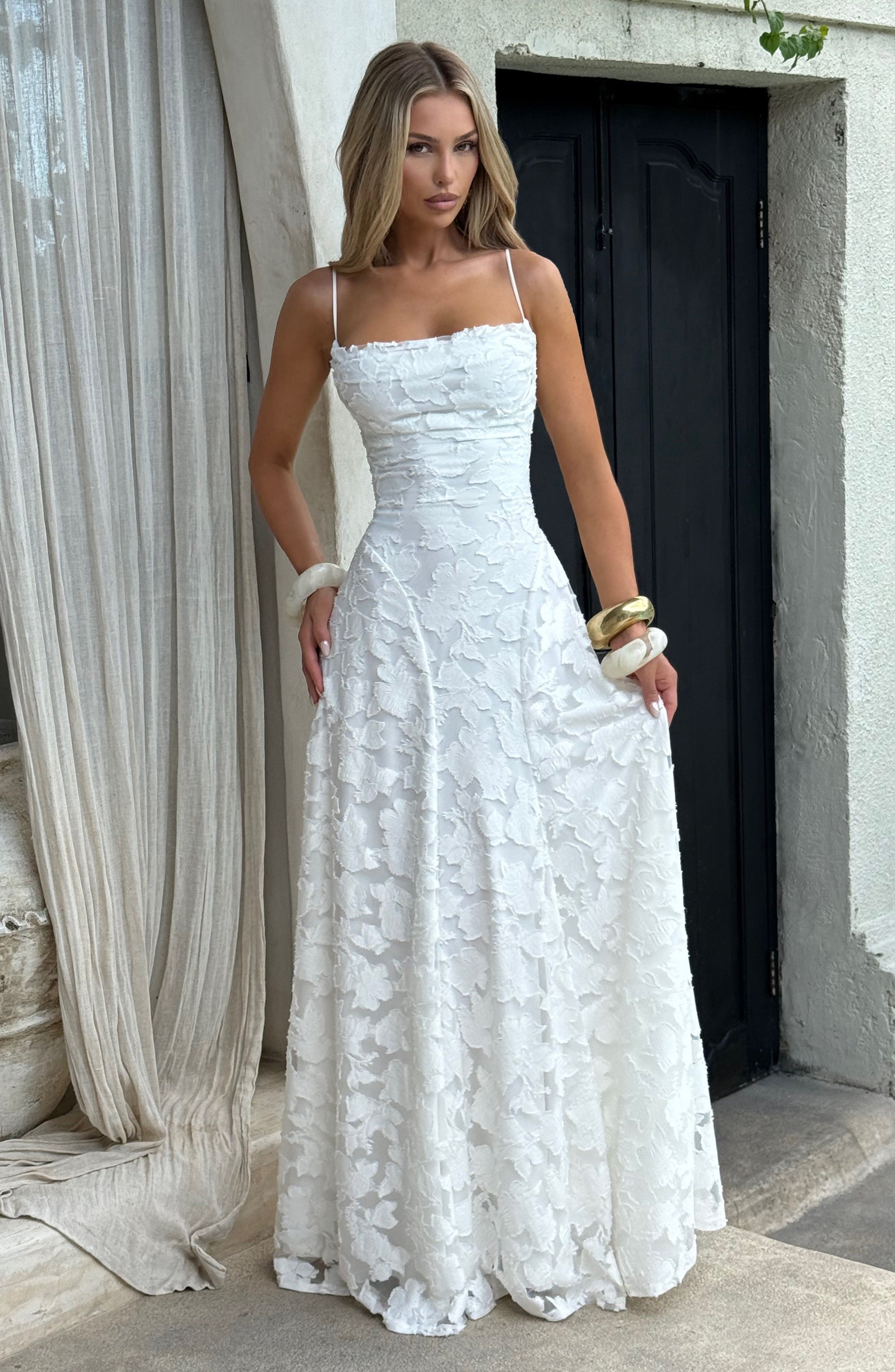 Laurina – Floral Lace Backless Gown