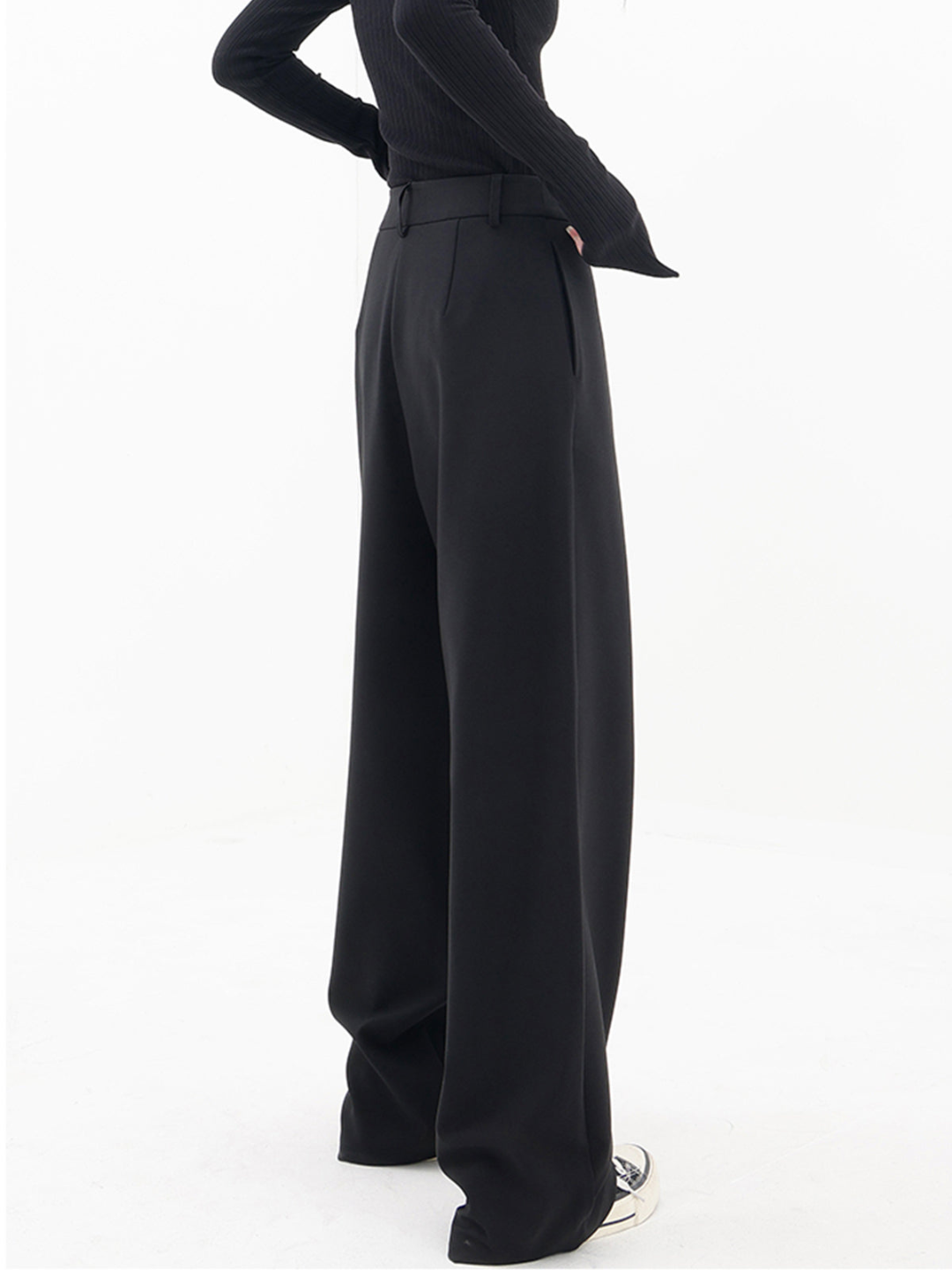 Fashionable asymmetrical pants