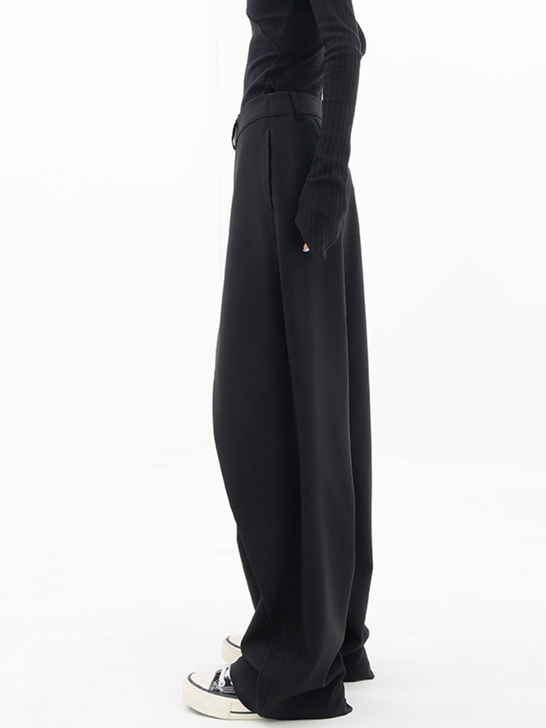 Fashionable asymmetrical pants