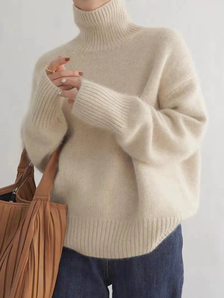 Lea - Comfortable Turtleneck
