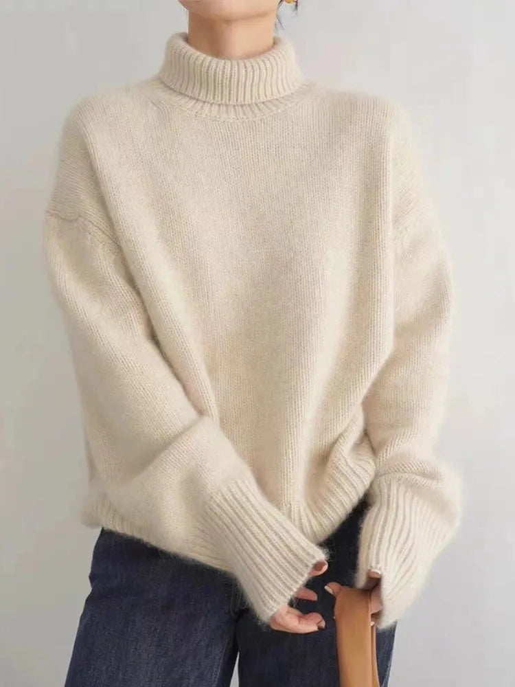 Lea - Comfortable Turtleneck
