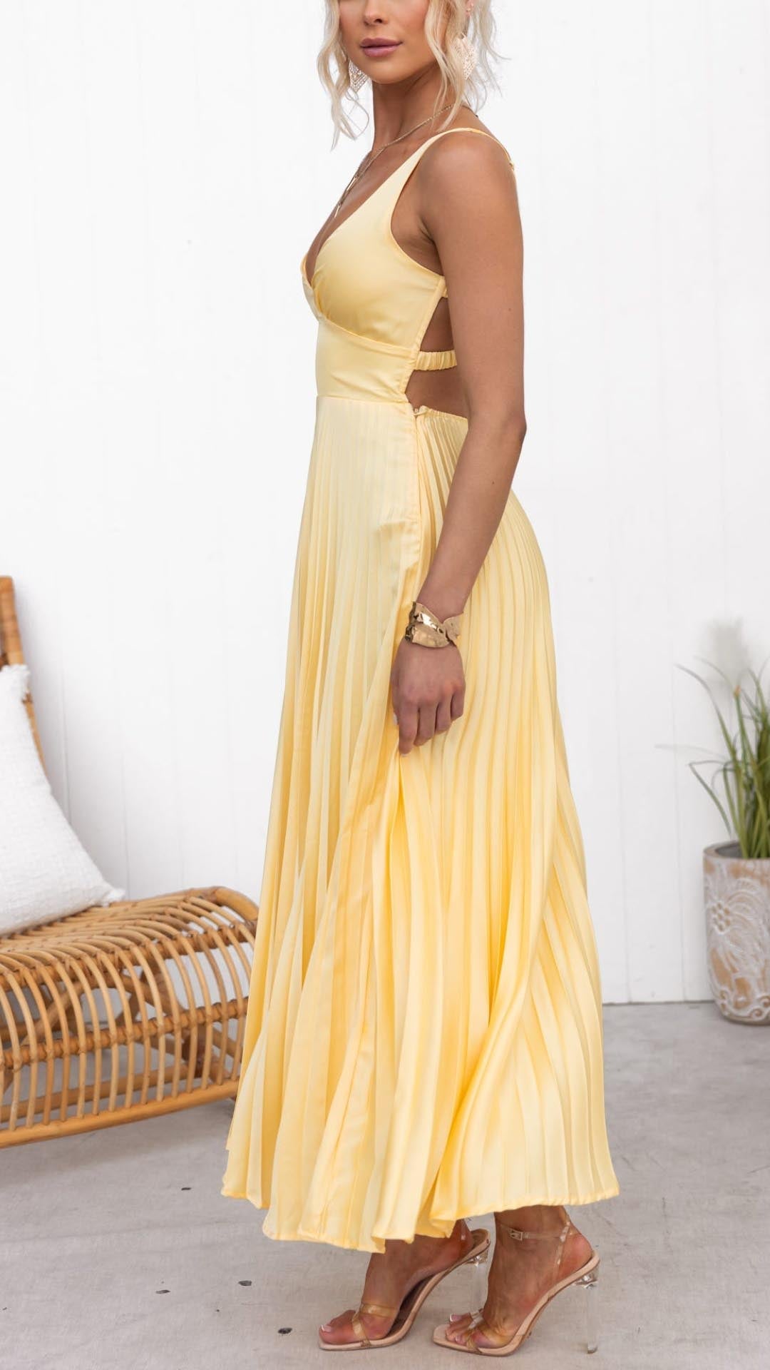 Aby – Pleated Back Dress