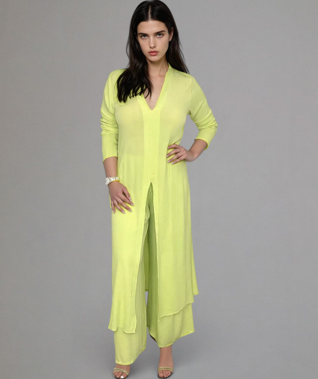 Amira – Chic Two-Piece Blouse & Trousers Set