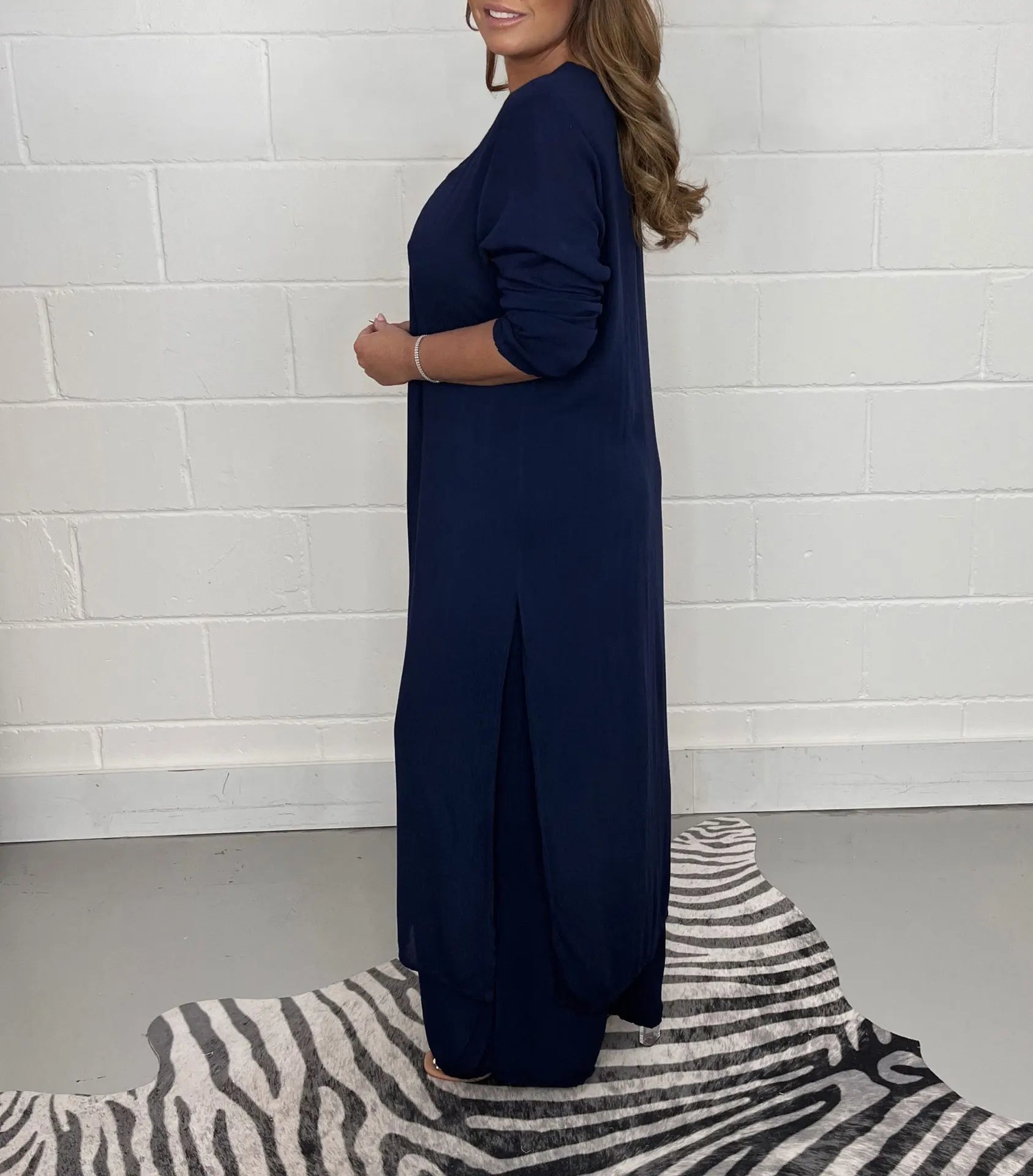 Amira – Chic Two-Piece Blouse & Trousers Set