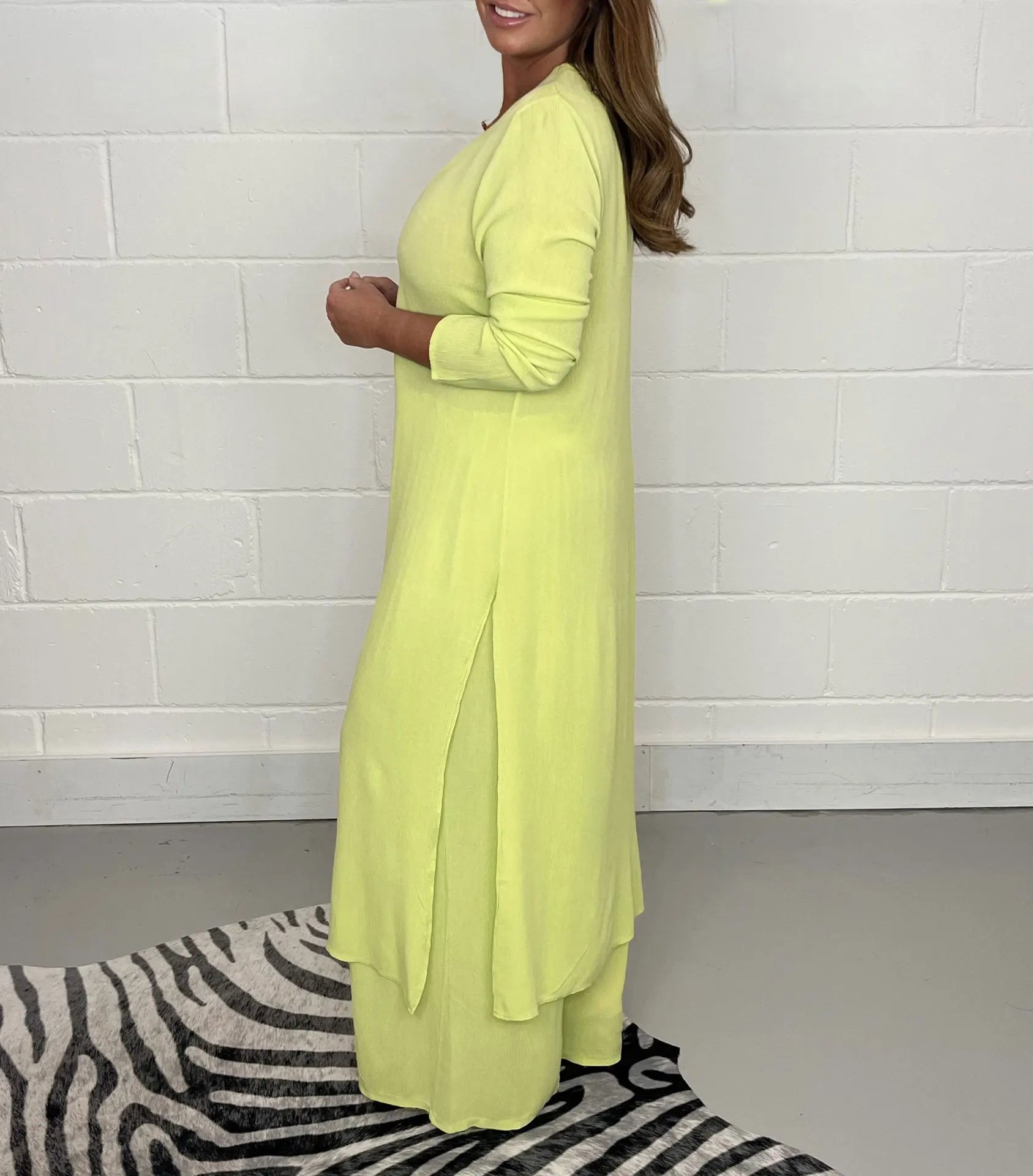 Amira – Chic Two-Piece Blouse & Trousers Set