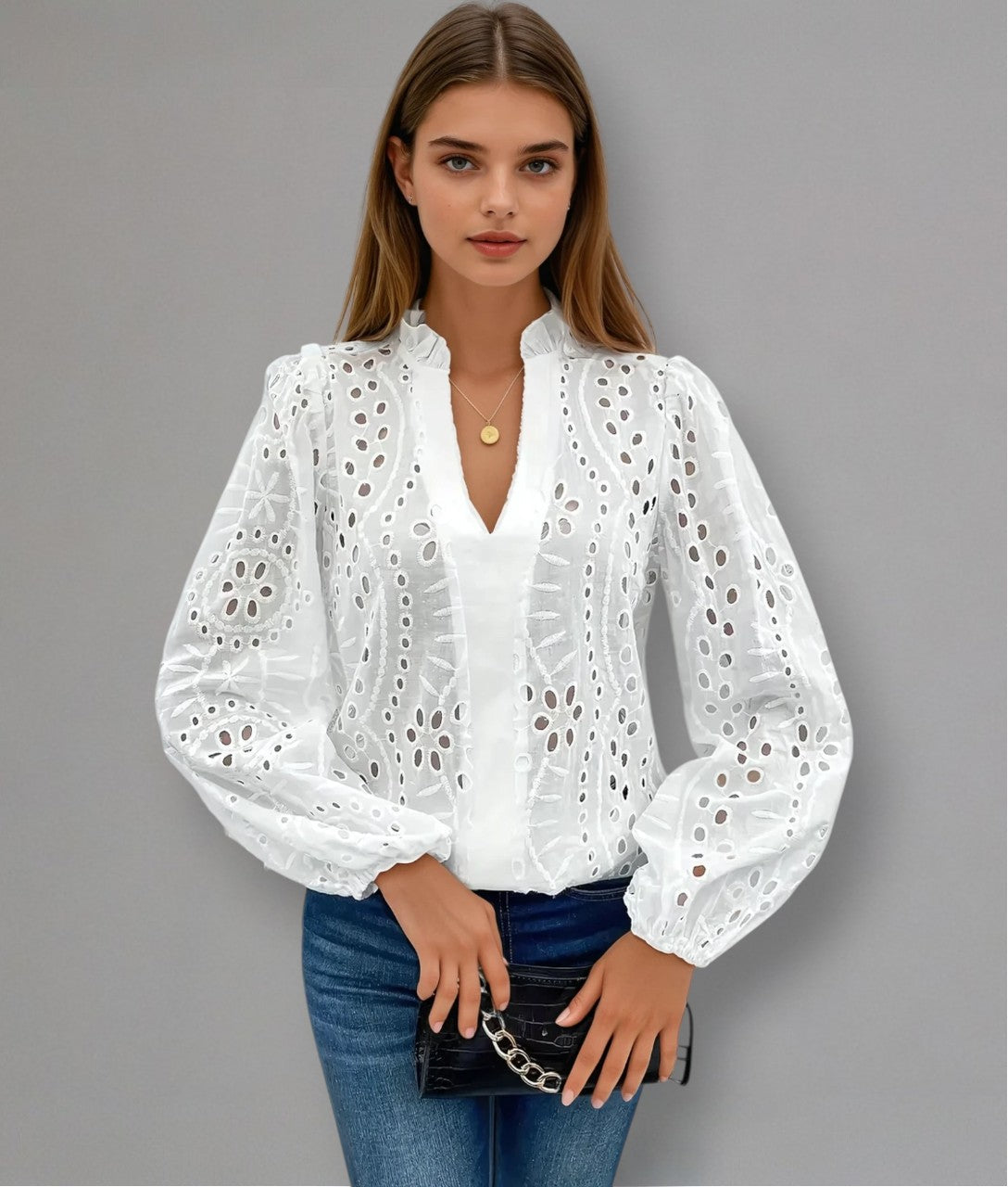 Florine – Elegant Blouse with Floral Embroidery