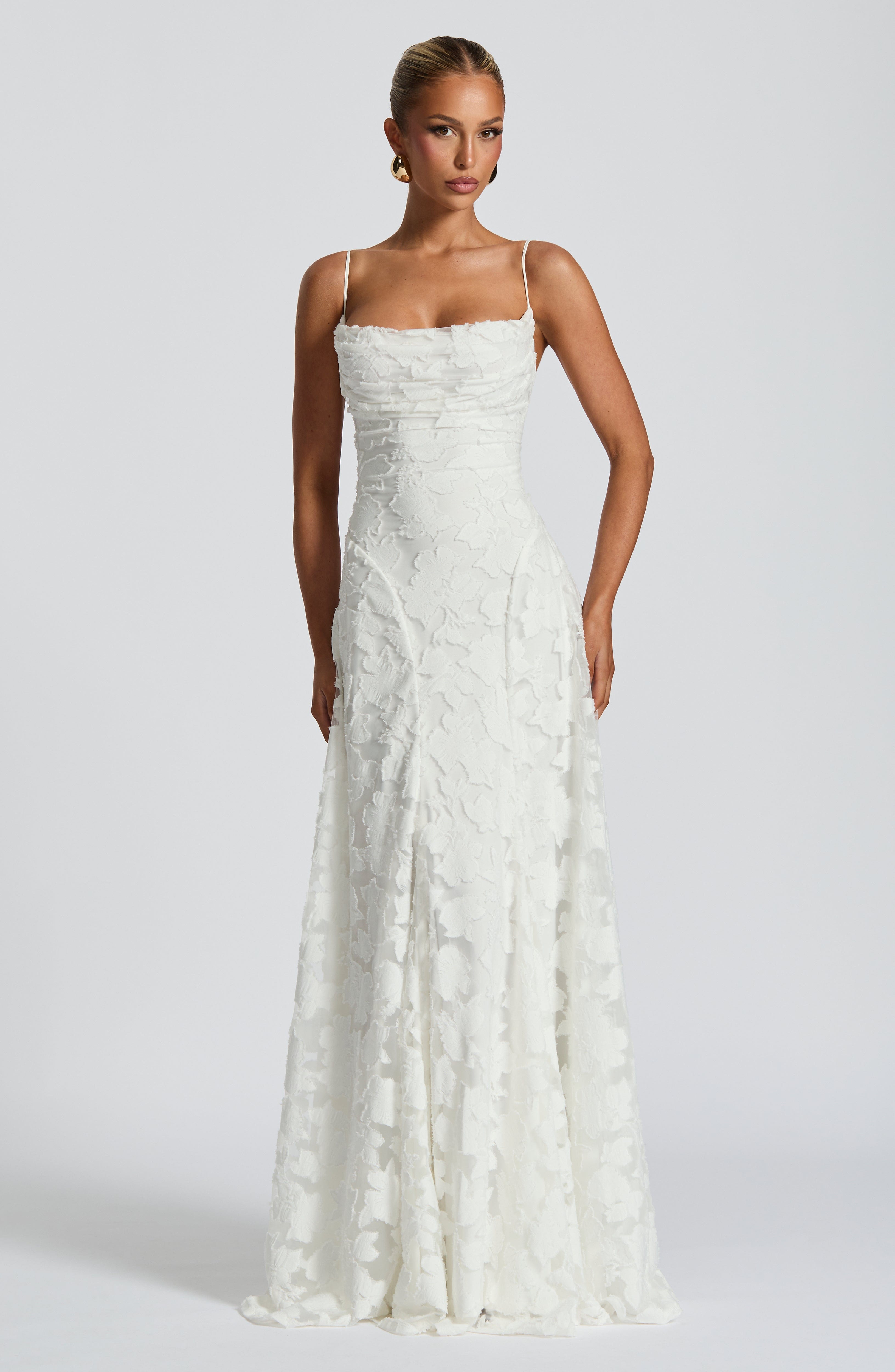 Laurina – Floral Lace Backless Gown
