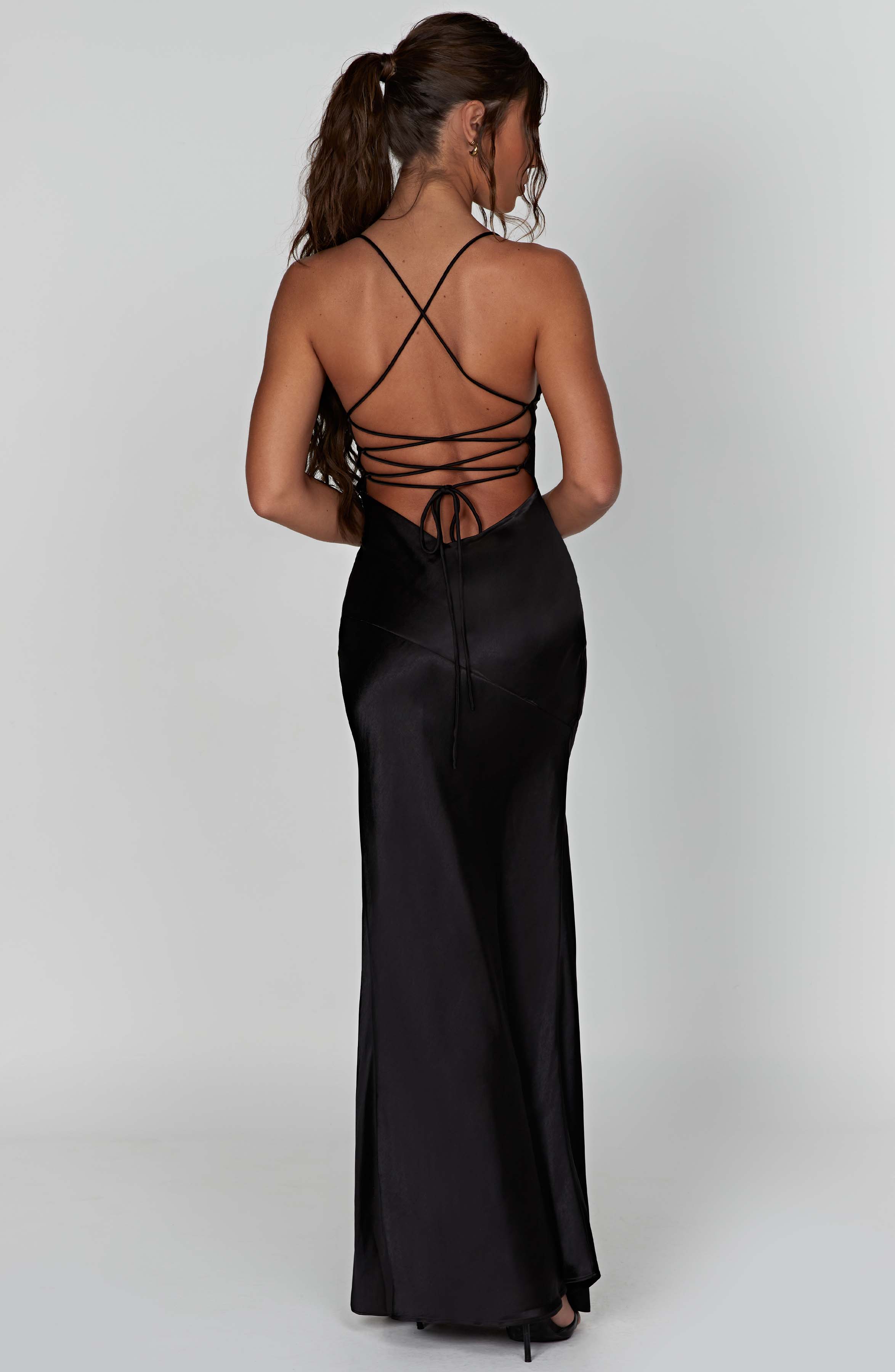 Lucrezia – Backless Maxi with Tie-Up Straps